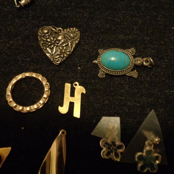 PUKA SHELLS ETHNIC NECK HEART PIN TURTLE PEND ETC LOT - Picture 4 of 5